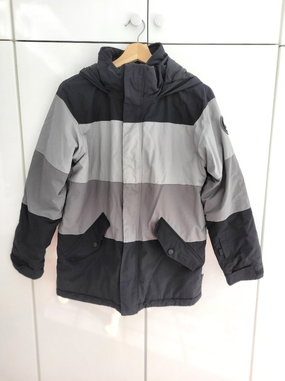 Burton Dhaka Boys Ski Jacket Grey/Black Size XL (14-16 yrs)